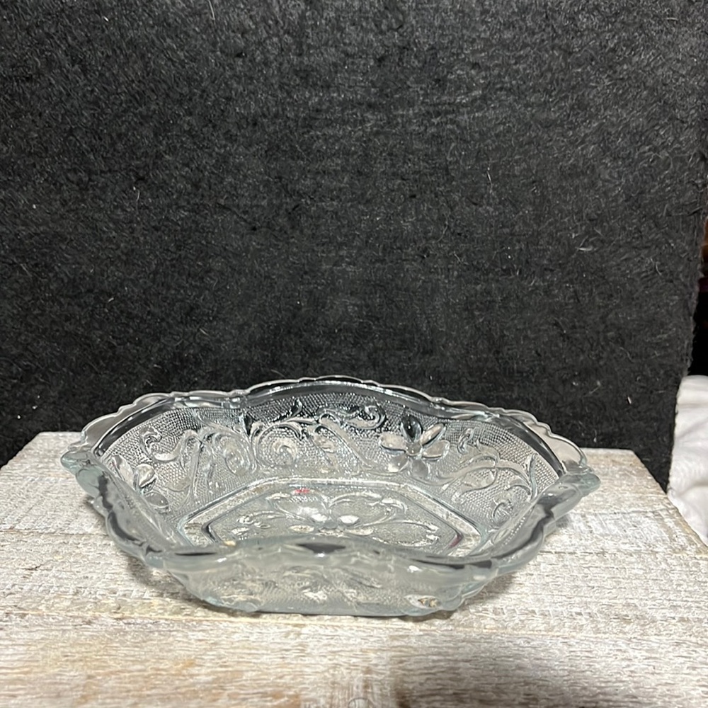 Indiana Tiara Sandwich Glass Trinket Dish.   6 inches wide